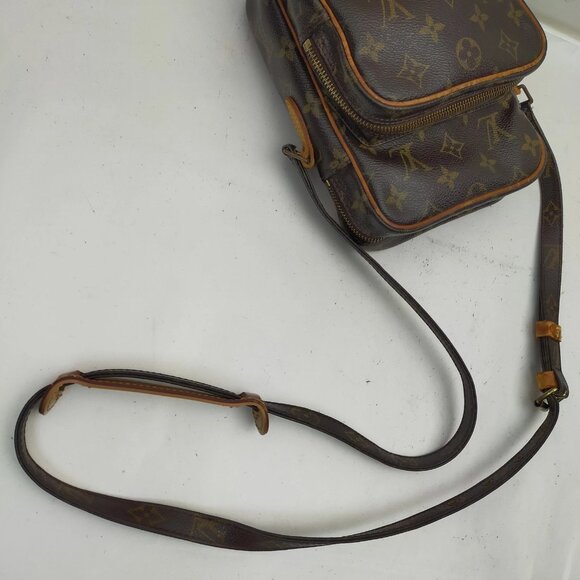 Authentic Louis Vuitton Amazon Monogram Crossbody LCMON204-112025 - Picture 4 of 9